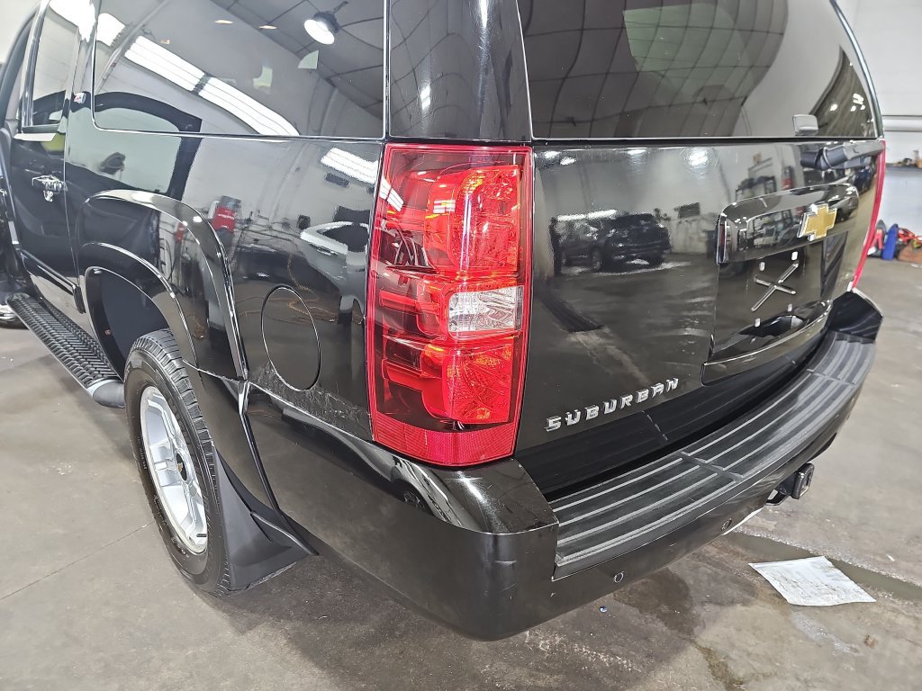 Used 2010 Chevrolet Suburban LT w/ Luxury Package AWD/4WD image 39