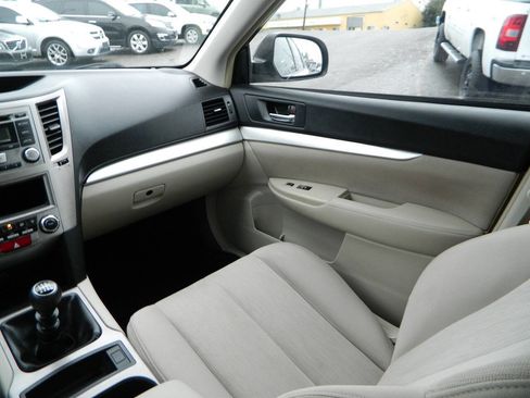 Used 2013 Subaru Outback 2.5i image 17