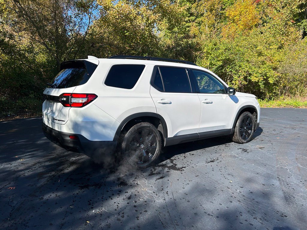 New 2026 Honda Pilot Black Edition image 2