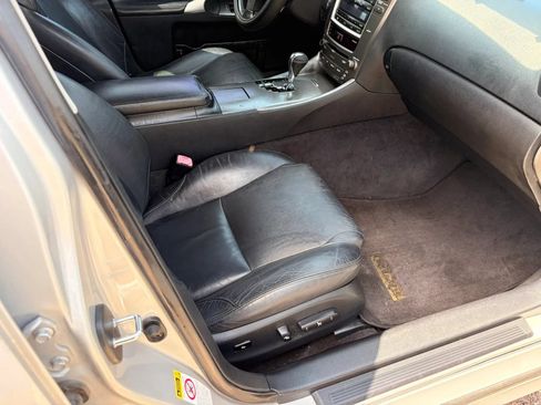 Used 2006 Lexus IS 250 w/ Preferred Accessory Pkg RWD image 36