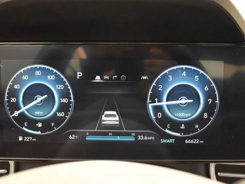 Used 2024 Hyundai Elantra SEL image 27