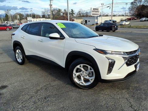 New 2026 Chevrolet Trax LS w/ LS Convenience Package image 2