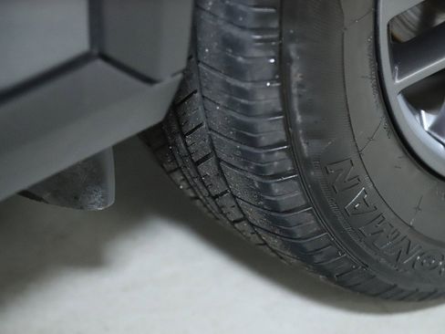 Used 2024 Nissan Rogue S image 37