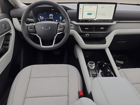 New 2026 Ford Explorer Platinum w/ LUX Leather Package AWD/4WD image 8