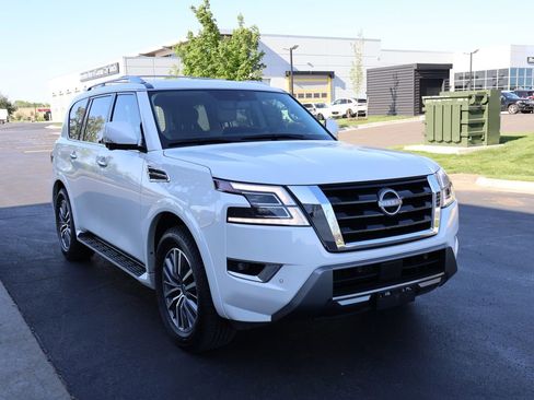 Used 2024 Nissan Armada SL w/ Captain's Chairs Package AWD/4WD image 1