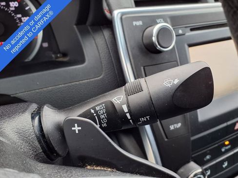 Used 2015 Toyota Camry image 19