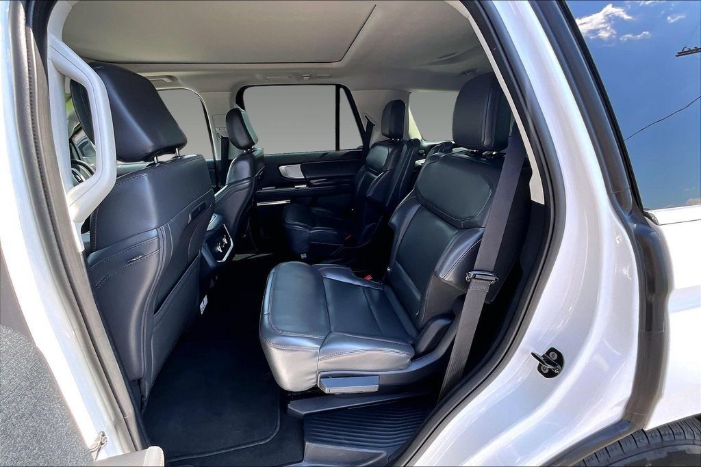 Used 2025 Ford Expedition Active RWD image 15