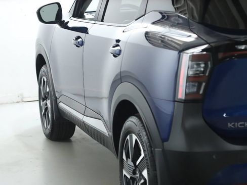 Certified 2025 Nissan Kicks SV AWD/4WD image 43
