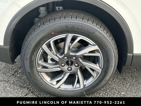 New 2026 Lincoln Corsair Premiere image 17