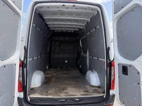 Used 2021 Mercedes-Benz Sprinter 2500 image 30