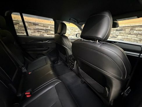 Used 2025 Jeep Grand Cherokee Altitude AWD/4WD image 41