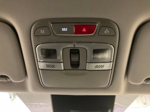 Used 2025 Kia Telluride S AWD/4WD image 28