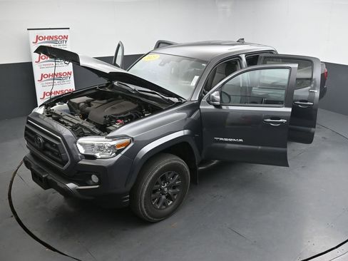 Used 2023 Toyota Tacoma SR5 AWD/4WD image 40