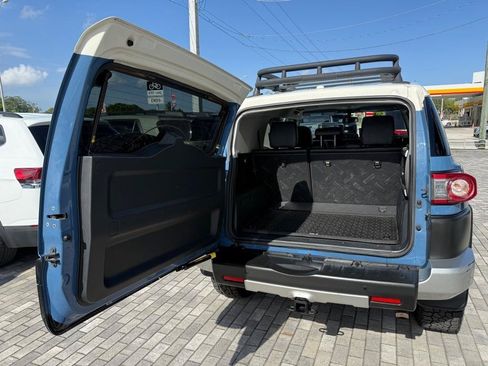 Used 2012 Toyota FJ Cruiser 4WD image 7