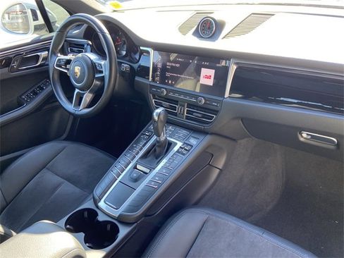 Used 2021 Porsche Macan image 24