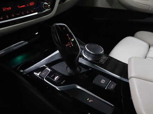 Used 2019 BMW 530i w/ Convenience Package image 16