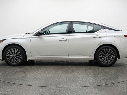 Used 2025 Nissan Altima 2.5 SV FWD image 5