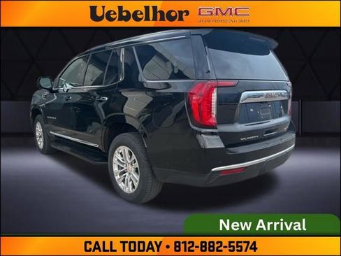 Used 2021 GMC Yukon SLT w/ SLT Luxury Plus Package image 4