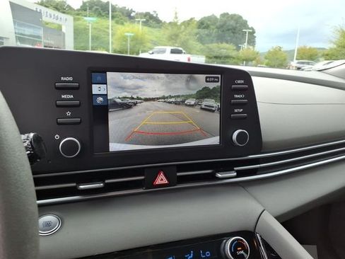 Used 2025 Hyundai Elantra Hybrid FWD image 25