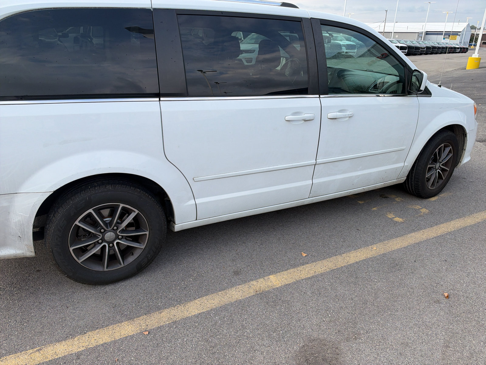 Used 2017 Dodge Grand Caravan SXT FWD image 6