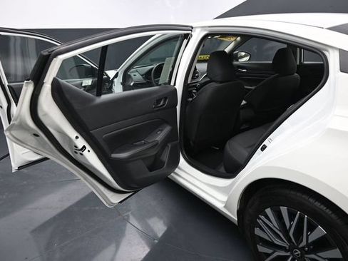 Used 2025 Nissan Altima 2.5 SV FWD image 23