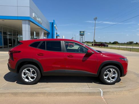 New 2026 Chevrolet Trax LS w/ LS Convenience Package image 4