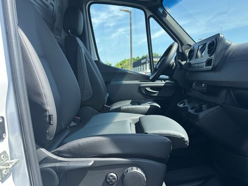 Used 2024 Mercedes-Benz Sprinter 2500 image 14