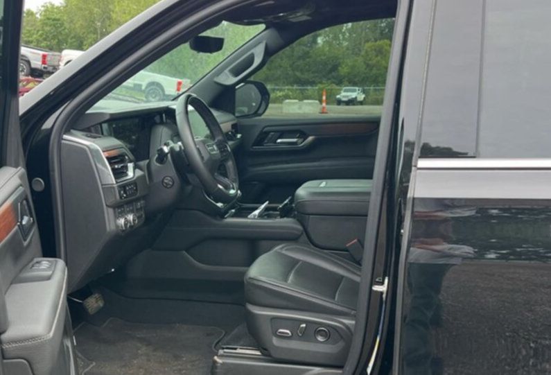 Used 2026 GMC Yukon XL Denali w/ Advanced Technology Package AWD/4WD image 9
