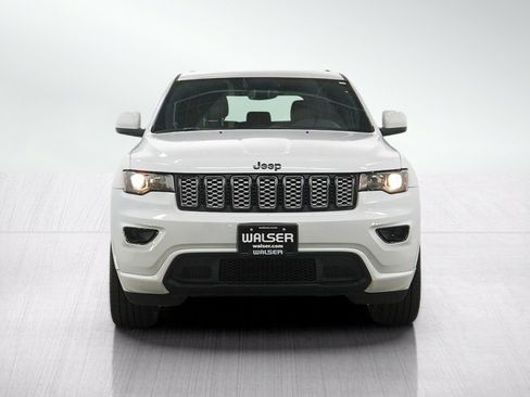 Used 2018 Jeep Grand Cherokee Altitude AWD/4WD image 8