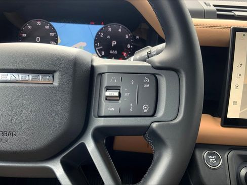 Used 2025 Land Rover Defender 110 S image 24