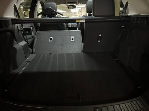 Used 2024 Land Rover Discovery Sport S image 32