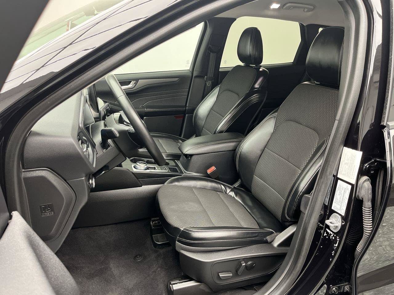 Certified 2023 Ford Escape SE FWD image 10