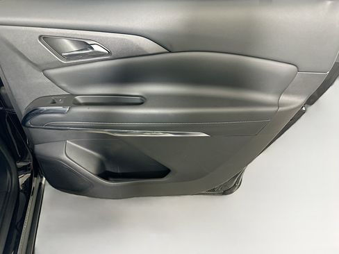 Used 2025 Chevrolet Traverse LT FWD image 30