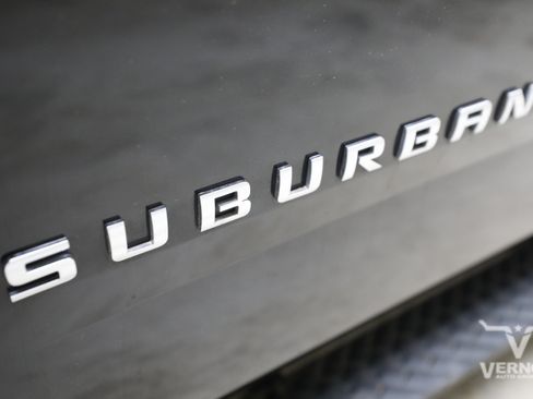 Used 2019 Chevrolet Suburban LT AWD/4WD image 38