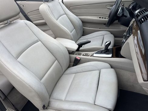 Used 2012 BMW 135i Convertible image 29