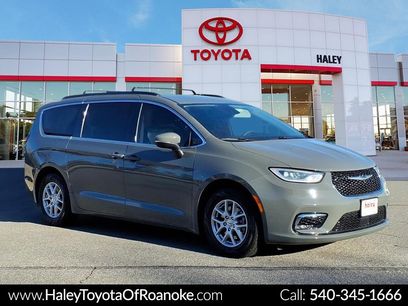 Used 2023 Chrysler Pacifica Touring-L