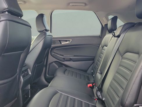 Used 2024 Ford Edge SEL image 9