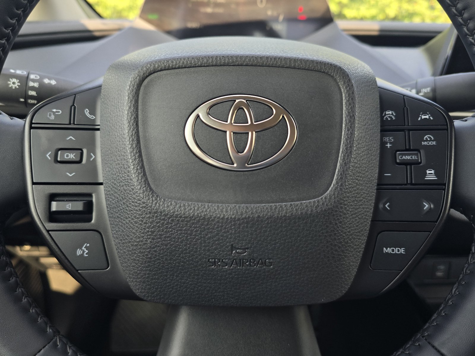Used 2025 Toyota Prius LE FWD image 24
