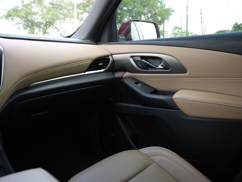 Used 2023 Chevrolet Traverse Premier image 8