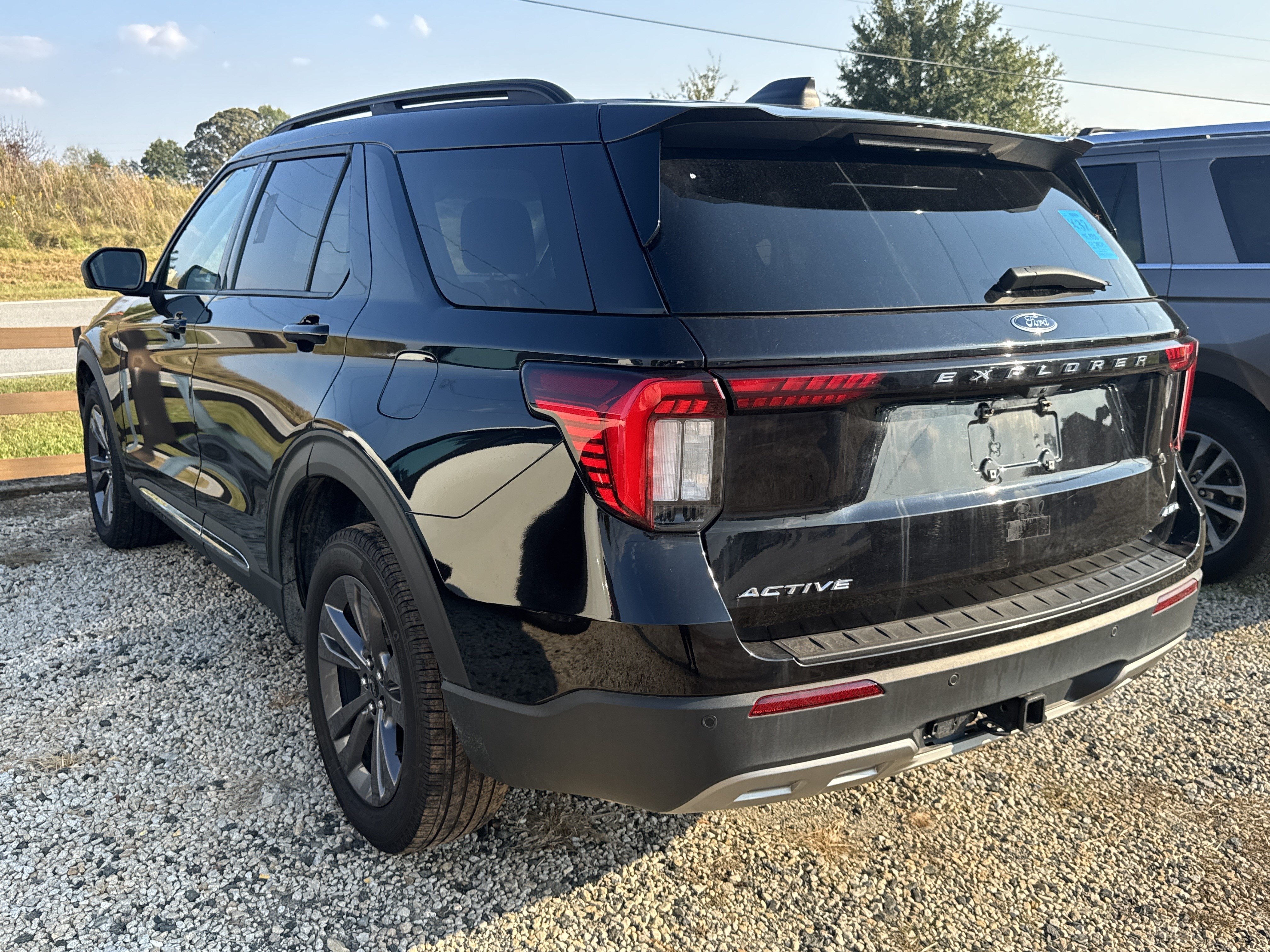 Used 2025 Ford Explorer Active w/ Active Comfort Package AWD/4WD image 6