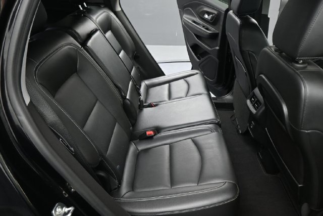 Used 2024 GMC Terrain SLT AWD/4WD image 16