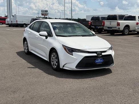 Used 2023 Toyota Corolla LE FWD image 3