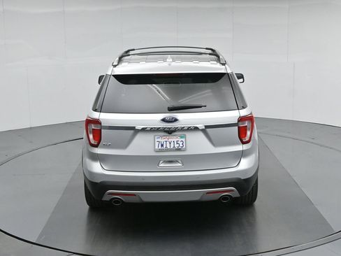 Used 2017 Ford Explorer XLT w/ Equipment Group 202A FWD image 40