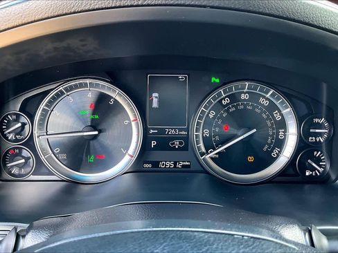 Used 2019 Lexus LX 570 4WD w/ Luxury Package image 26