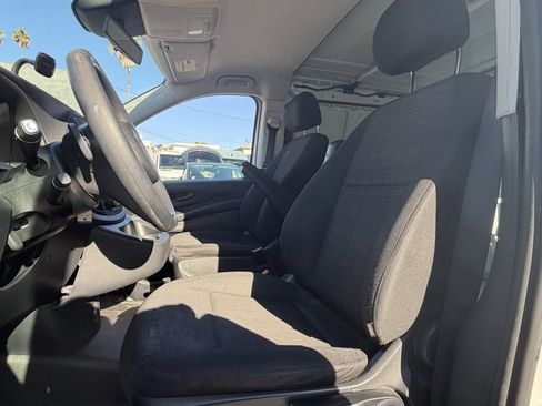 Used 2017 Mercedes-Benz Metris image 8