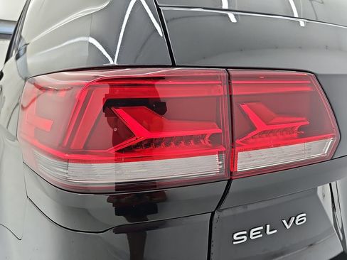 Used 2023 Volkswagen Atlas SEL R-Line AWD/4WD image 54