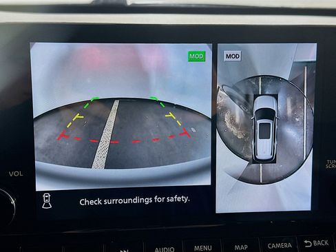 Used 2025 Nissan Pathfinder SL image 23