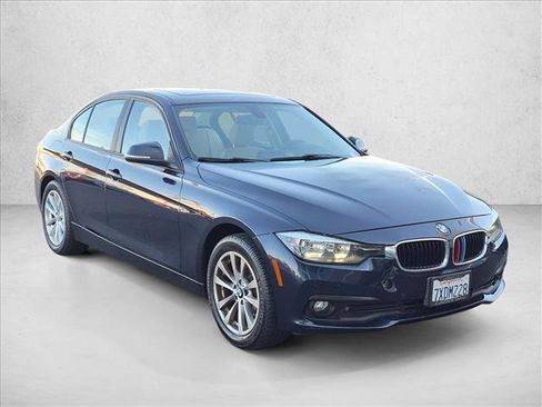 Used 2017 BMW 320i Sedan RWD image 3