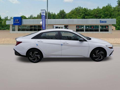 New 2025 Hyundai Elantra SEL FWD image 4