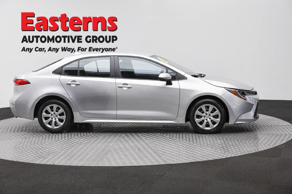 Used 2025 Toyota Corolla LE FWD image 5